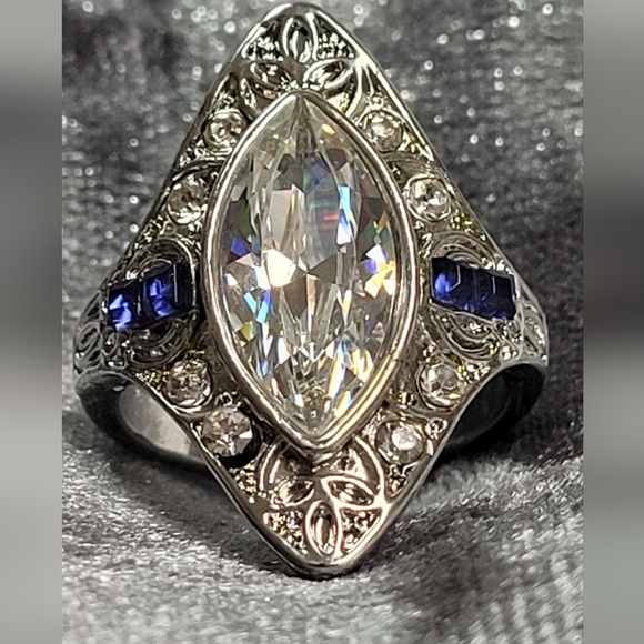 Floral Shaped Crystal Art Deco Ring - Picture 2 of 5